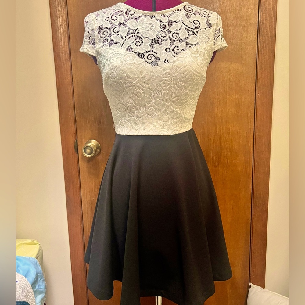 B.Darlin semi-formal black and white lace party dress. Size 3/4
